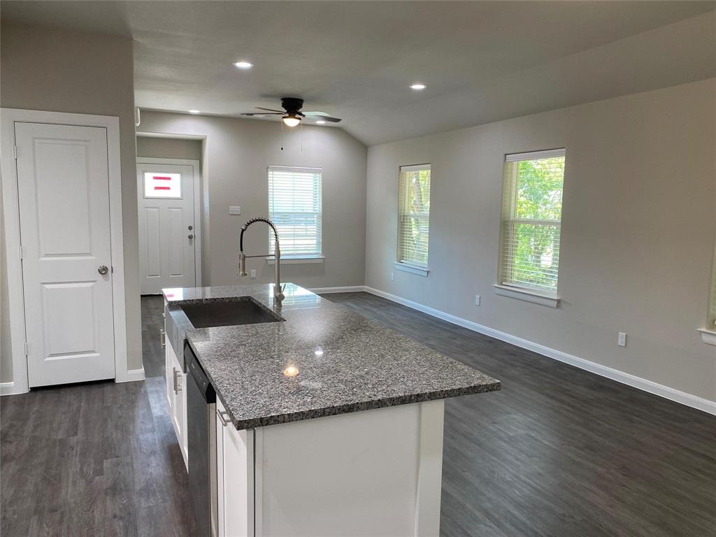 313 East Nelson Street Denison, TX 75021 - Photo 5 of 22