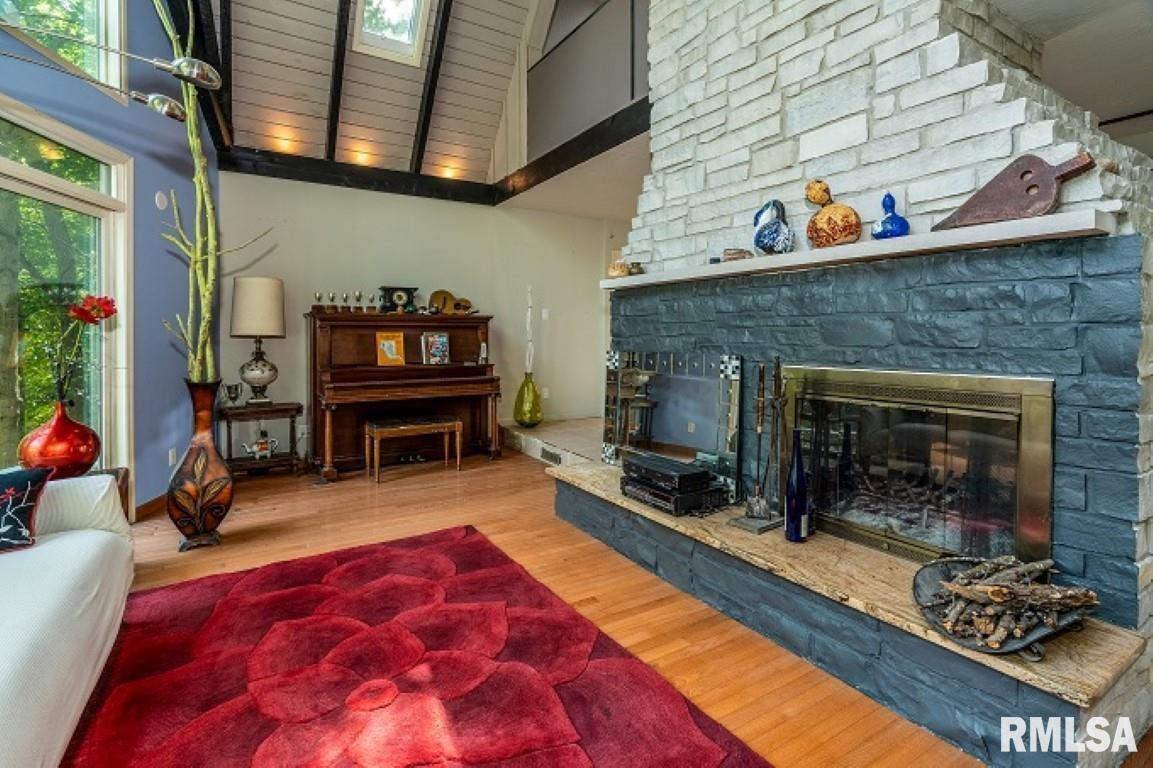 412 Wagon Wheel Road Carbondale, IL 62902 - Photo 14 of 30 a living room with furniture and a fireplace