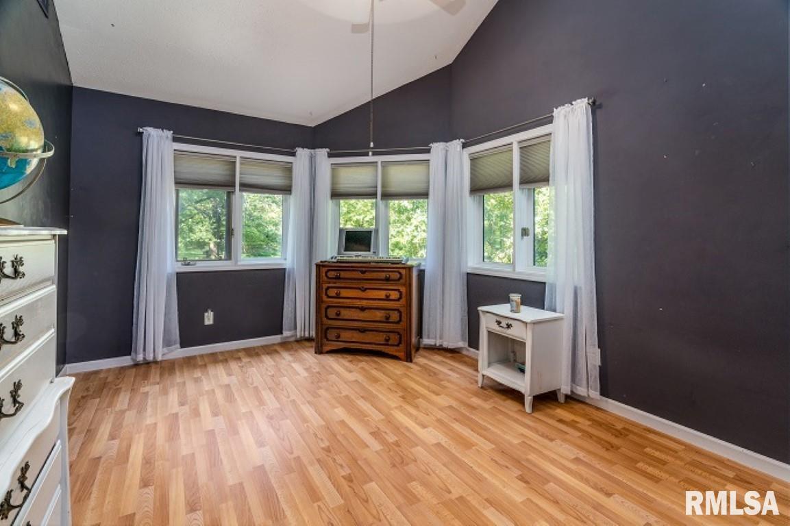 412 Wagon Wheel Road Carbondale, IL 62902 - Photo 21 of 30 a room with furniture and a window