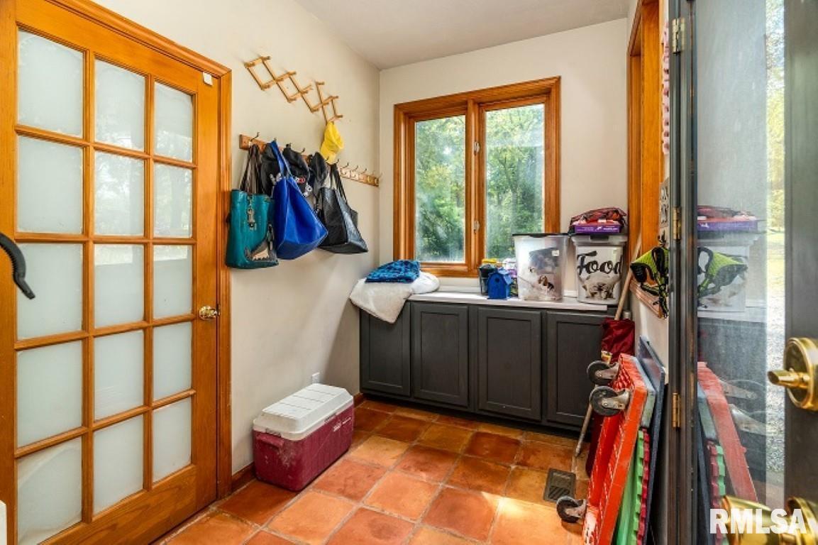 412 Wagon Wheel Road Carbondale, IL 62902 - Photo 23 of 30 a bedroom with a bed and a window