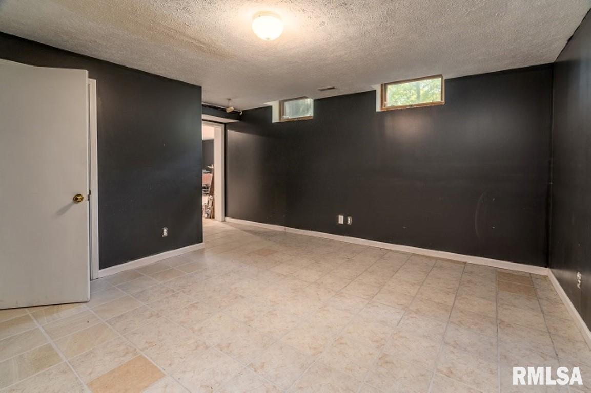 412 Wagon Wheel Road Carbondale, IL 62902 - Photo 28 of 30 a view of an empty room