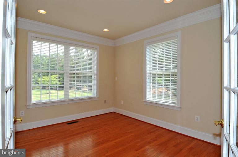 520 Ednor Road Ashton, MD 20861 - Photo 12 of 30 Library