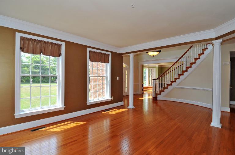 520 Ednor Road Ashton, MD 20861 - Photo 9 of 30 Living Room