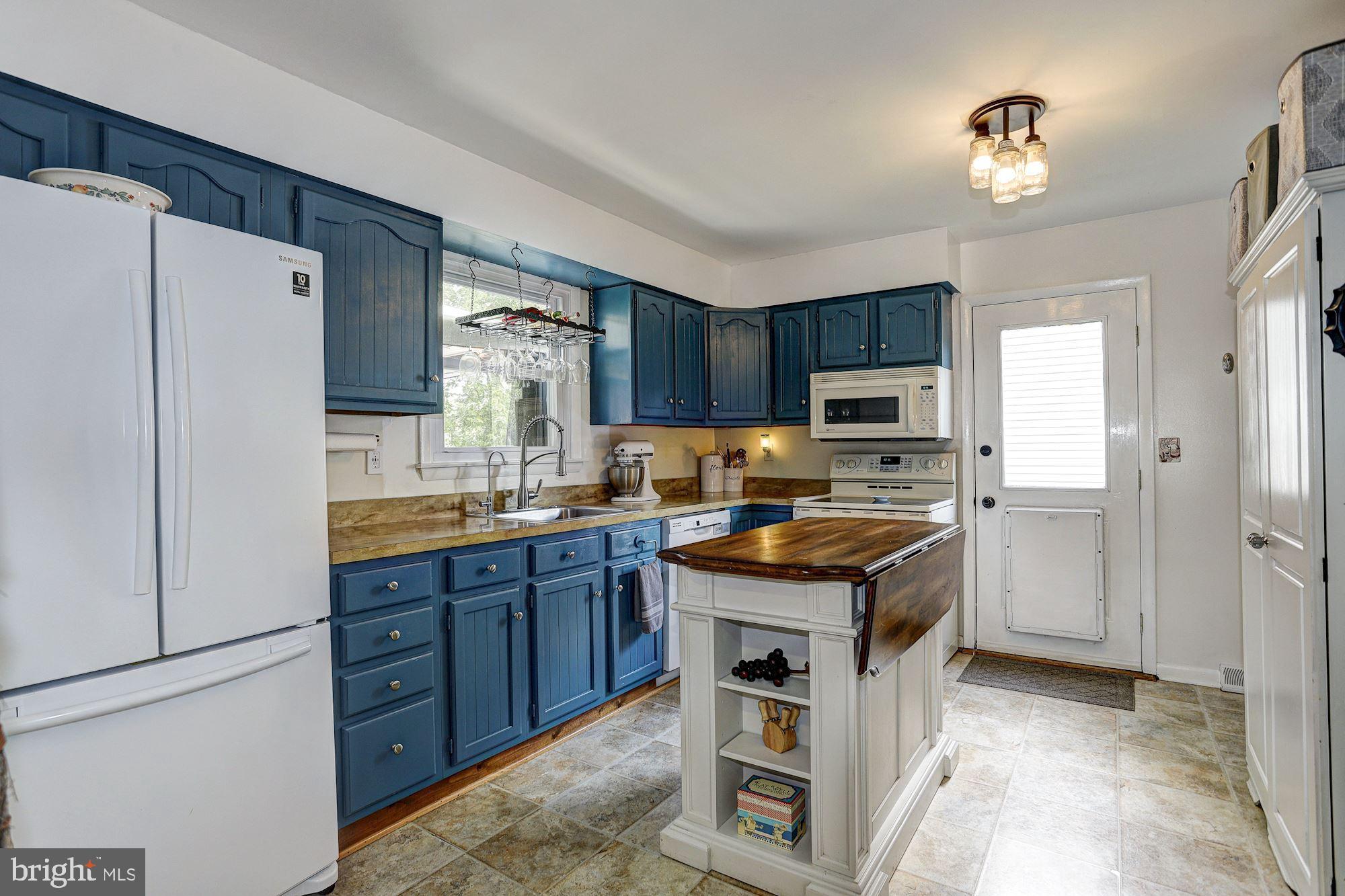 221 Farm Road Aberdeen, MD 21001 - Photo 12 of 31 Eat-in Kitchen
