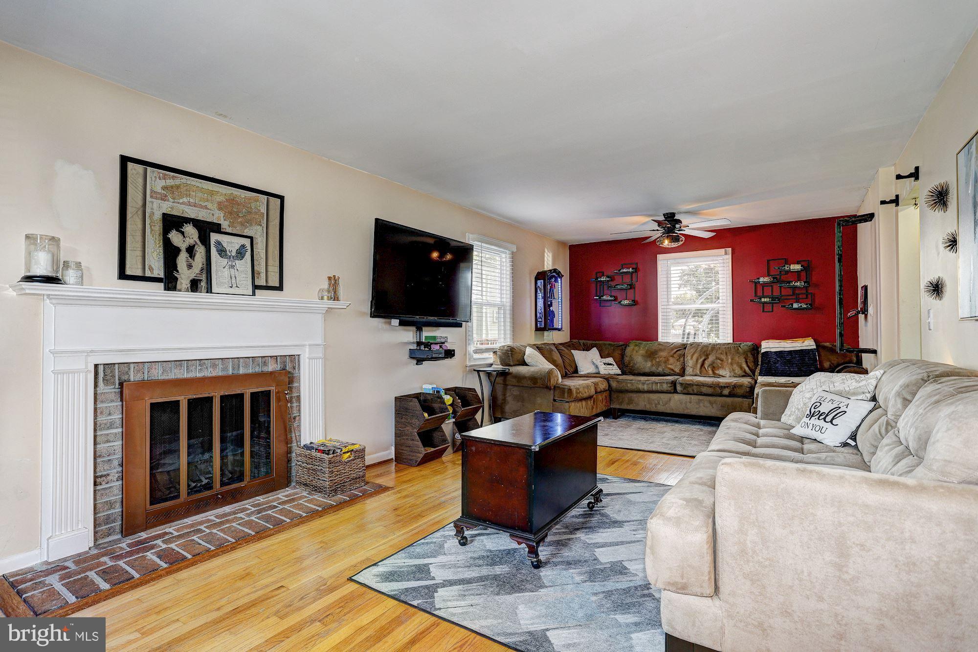 221 Farm Road Aberdeen, MD 21001 - Photo 4 of 31 Living Room