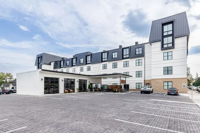 $995 | 518 Madison Street, Unit 206, Clarksville, TN 37040