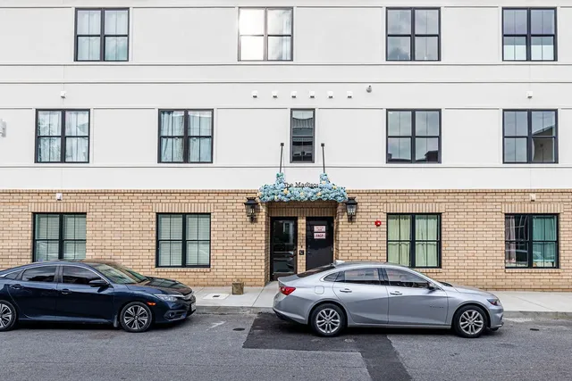 $995 | 518 Madison Street, Unit 206, Clarksville, TN 37040