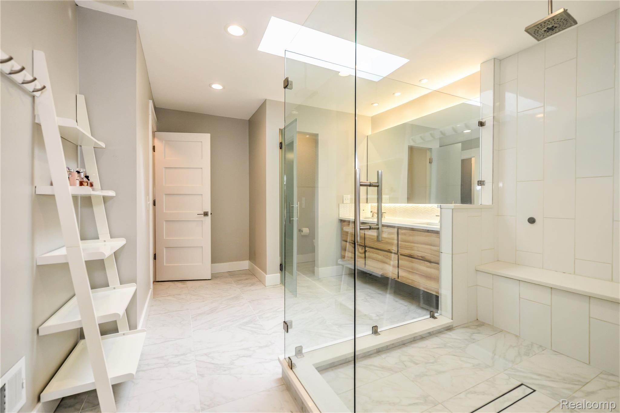 2425 General Motors Road Milford, MI 48380 - Photo 17 of 54 MASTER BATHROOM