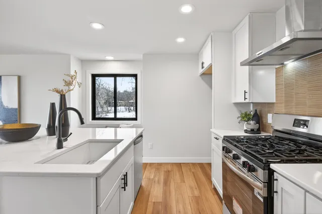 $949,900 | 10947 69th Avenue North, Maple Grove, MN 55369