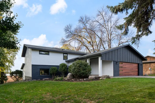 $949,900 | 10947 69th Avenue North, Maple Grove, MN 55369