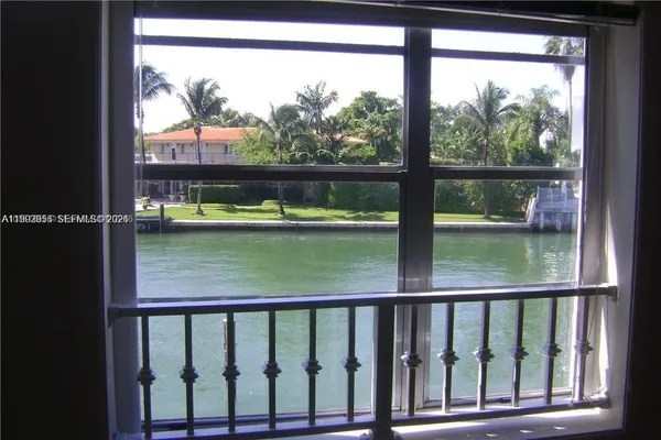 $2,950 | 4812 Pine Tree Drive, Unit 201, Miami Beach, FL 33140