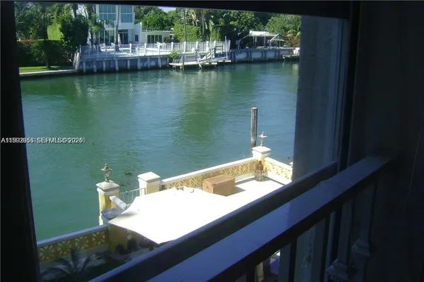 $2,950 | 4812 Pine Tree Drive, Unit 201, Miami Beach, FL 33140