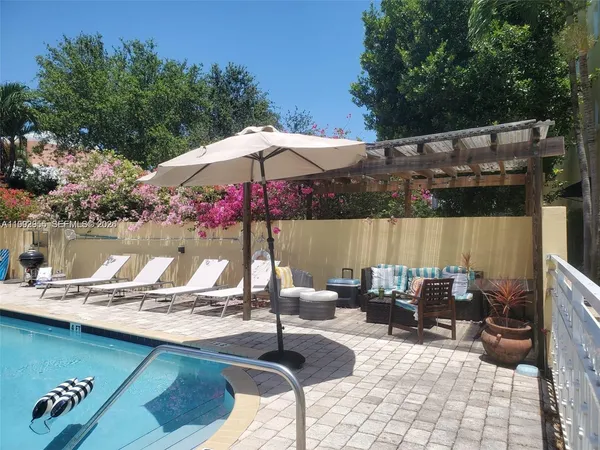 $2,950 | 4812 Pine Tree Drive, Unit 201, Miami Beach, FL 33140