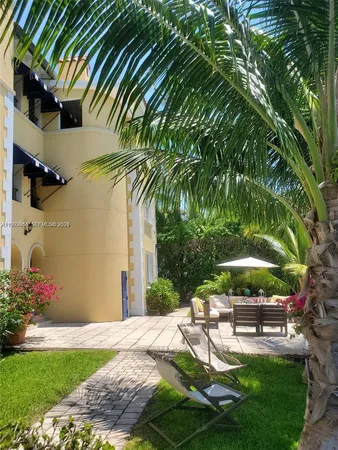 $2,950 | 4812 Pine Tree Drive, Unit 201, Miami Beach, FL 33140