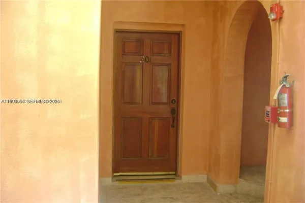 $2,950 | 4812 Pine Tree Drive, Unit 201, Miami Beach, FL 33140