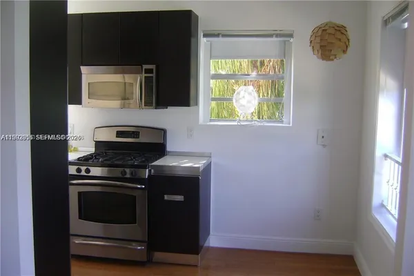 $2,950 | 4812 Pine Tree Drive, Unit 201, Miami Beach, FL 33140