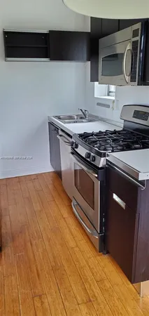 $2,950 | 4812 Pine Tree Drive, Unit 201, Miami Beach, FL 33140