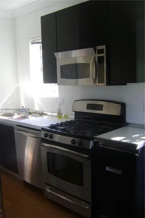 $2,950 | 4812 Pine Tree Drive, Unit 201, Miami Beach, FL 33140