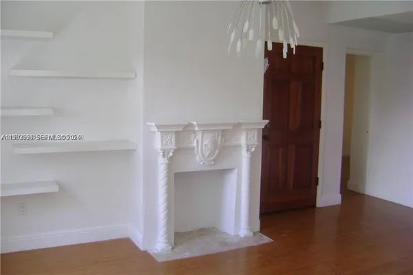 $2,950 | 4812 Pine Tree Drive, Unit 201, Miami Beach, FL 33140