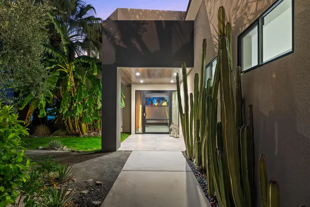 $3,100,000 | 427 North Avenida Caballeros, Palm Springs, CA 92262