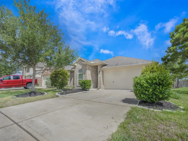 a view of a house with a yard and garage