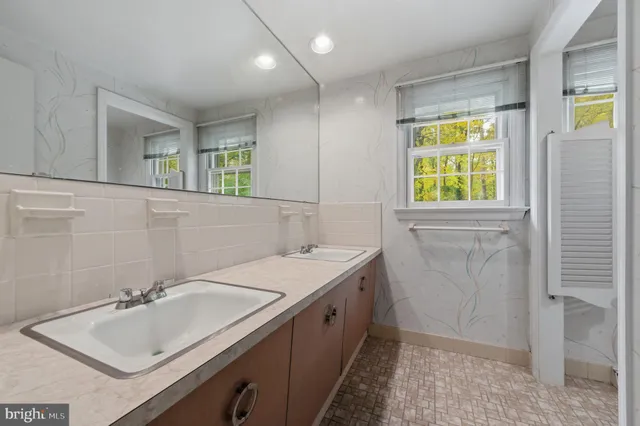 $550,000 | 2636 Longwood Drive, Wilmington, DE 19810