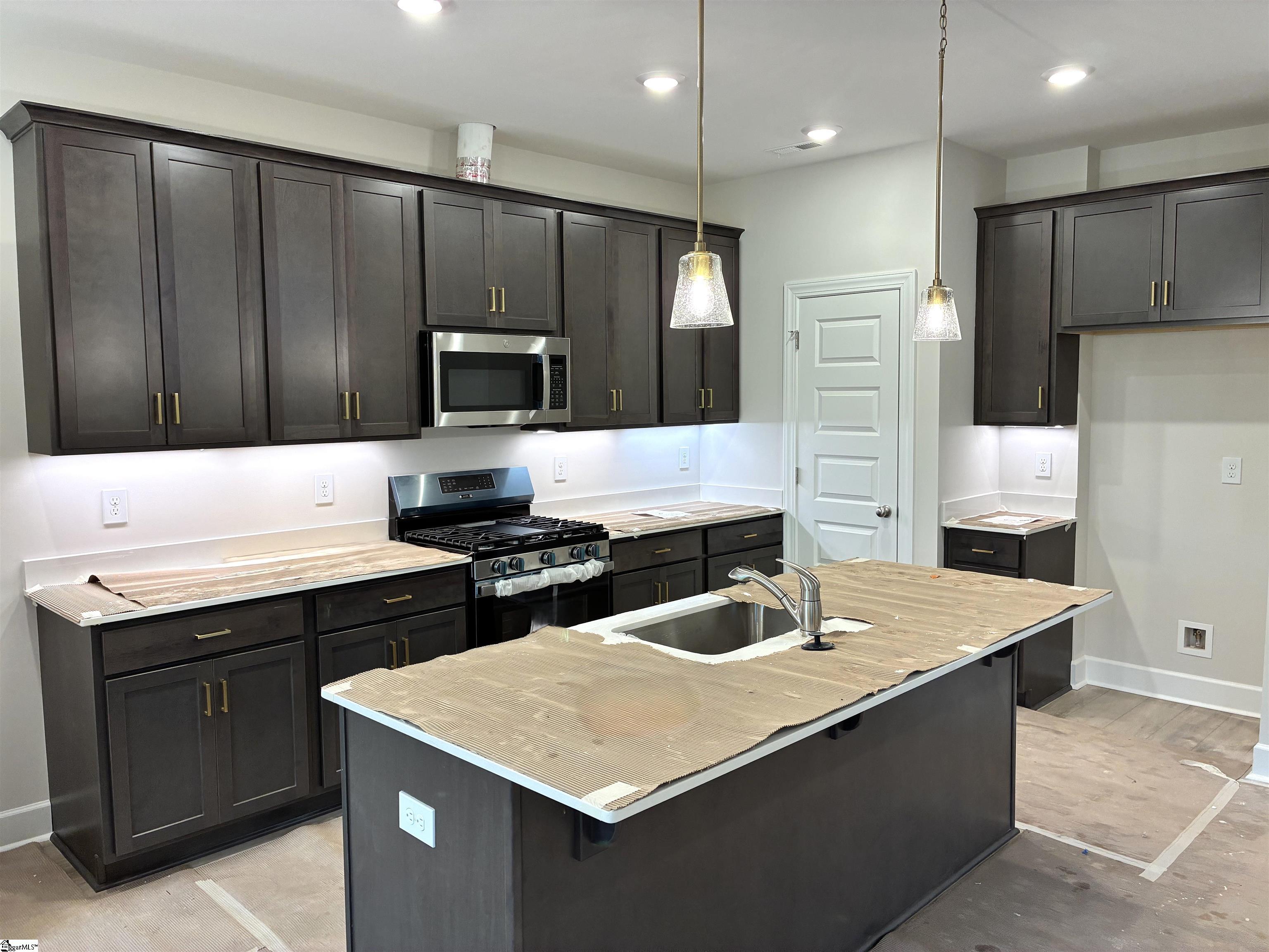 211 Fenner Place Greenville, SC 29607 - Photo 2 of 22