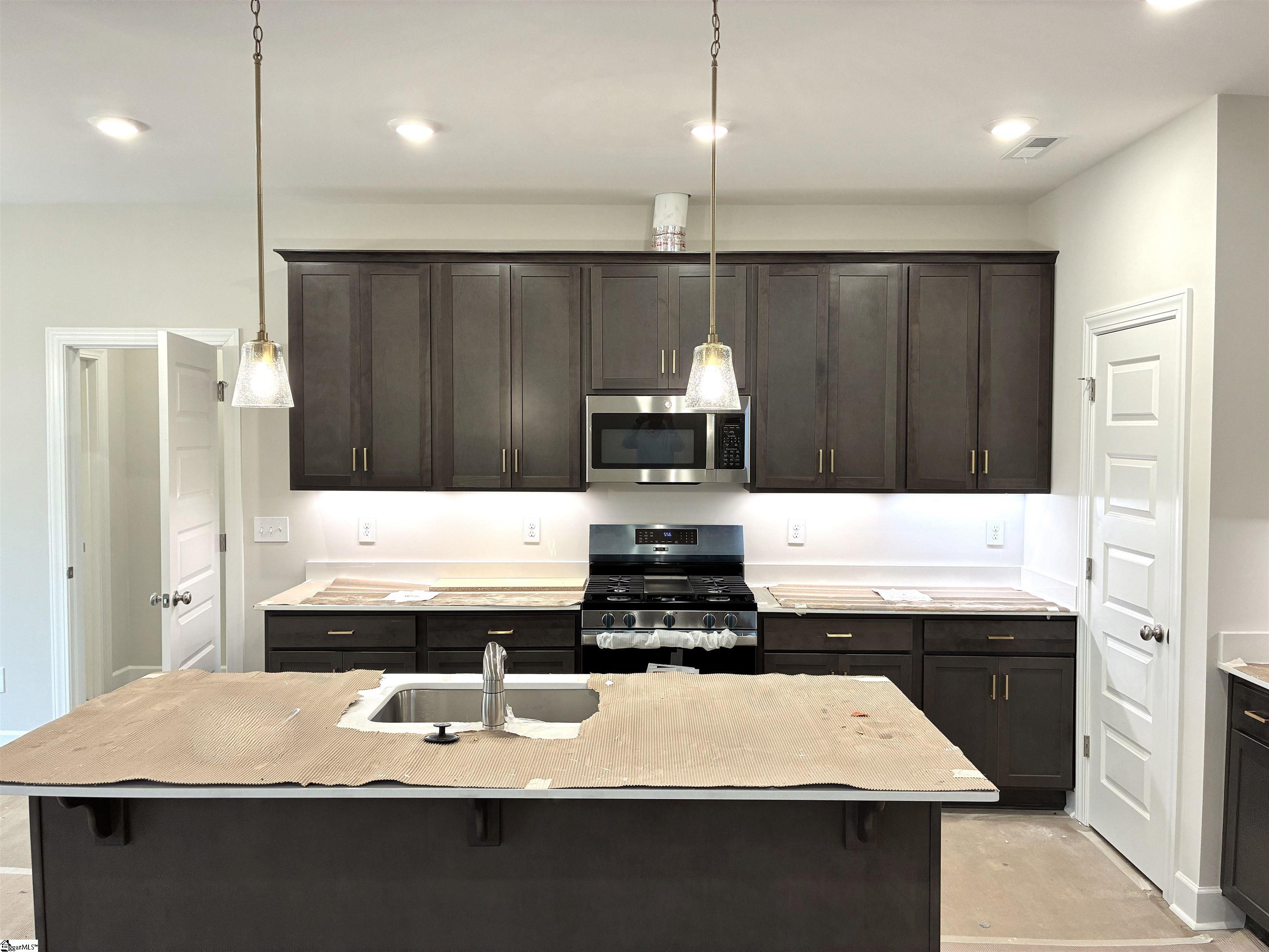 211 Fenner Place Greenville, SC 29607 - Photo 5 of 22