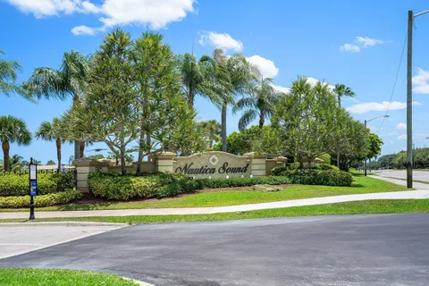 $679,900 | 7076 Middlebury Drive, Boynton Beach, FL 33436