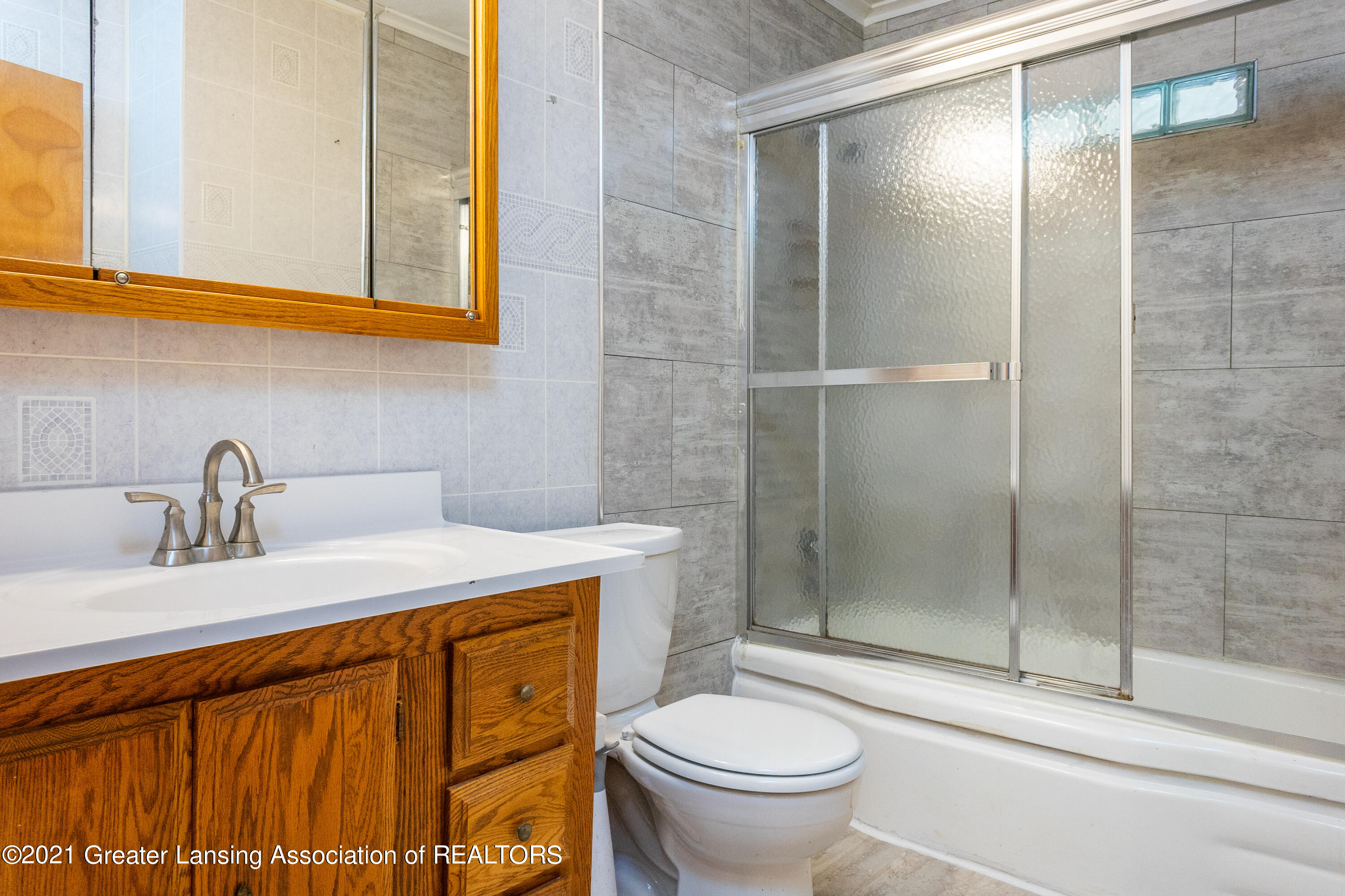 6185 Marsh Road Haslett, MI 48840 - Photo 27 of 40 Bathroom