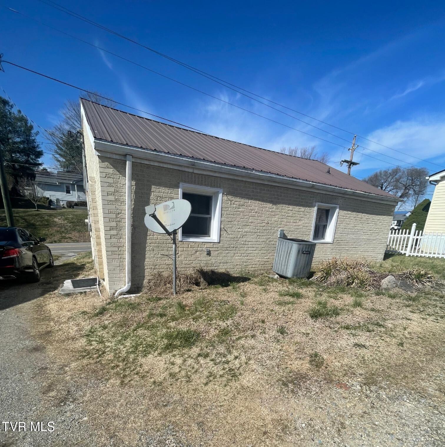 3361 Bloomingdale Road Kingsport, TN 37660 - Photo 19 of 20 IMG_9072