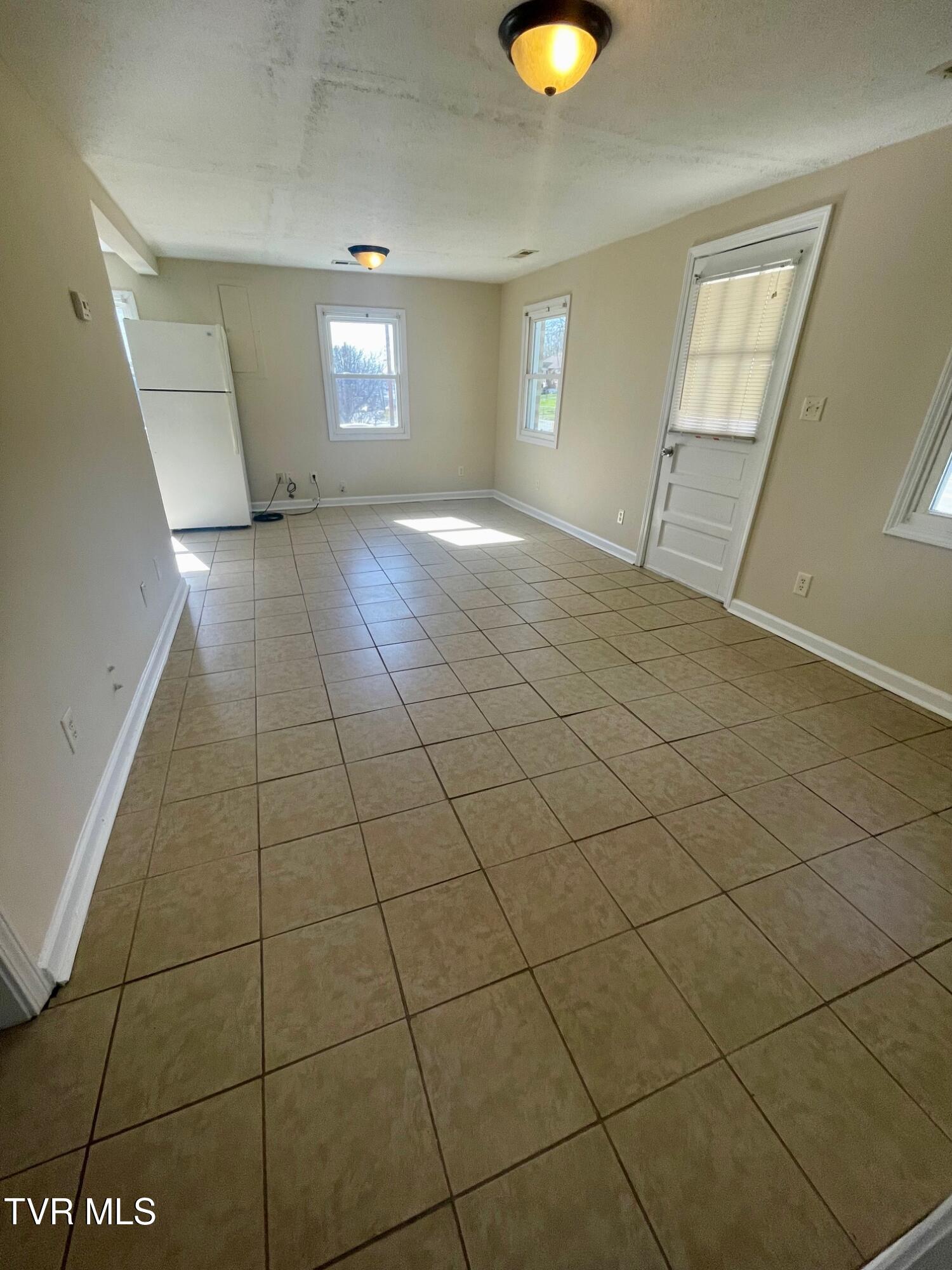 3361 Bloomingdale Road Kingsport, TN 37660 - Photo 5 of 20 IMG_9055