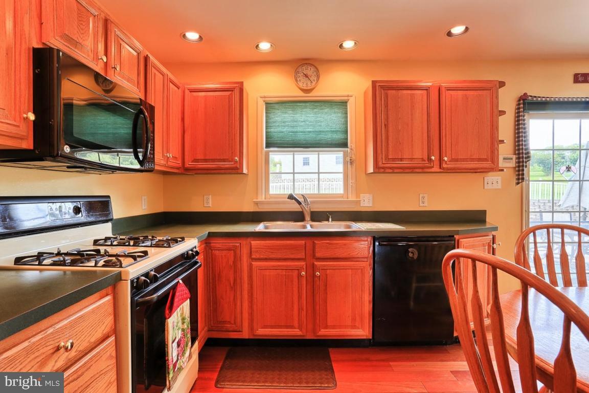 51 Duffield Drive Lititz, PA 17543 - Photo 4 of 32