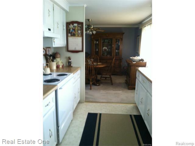 58515 Travis Road New Hudson, MI 48165 - Photo 4 of 8 KITCHEN DINING AREA.jpg
