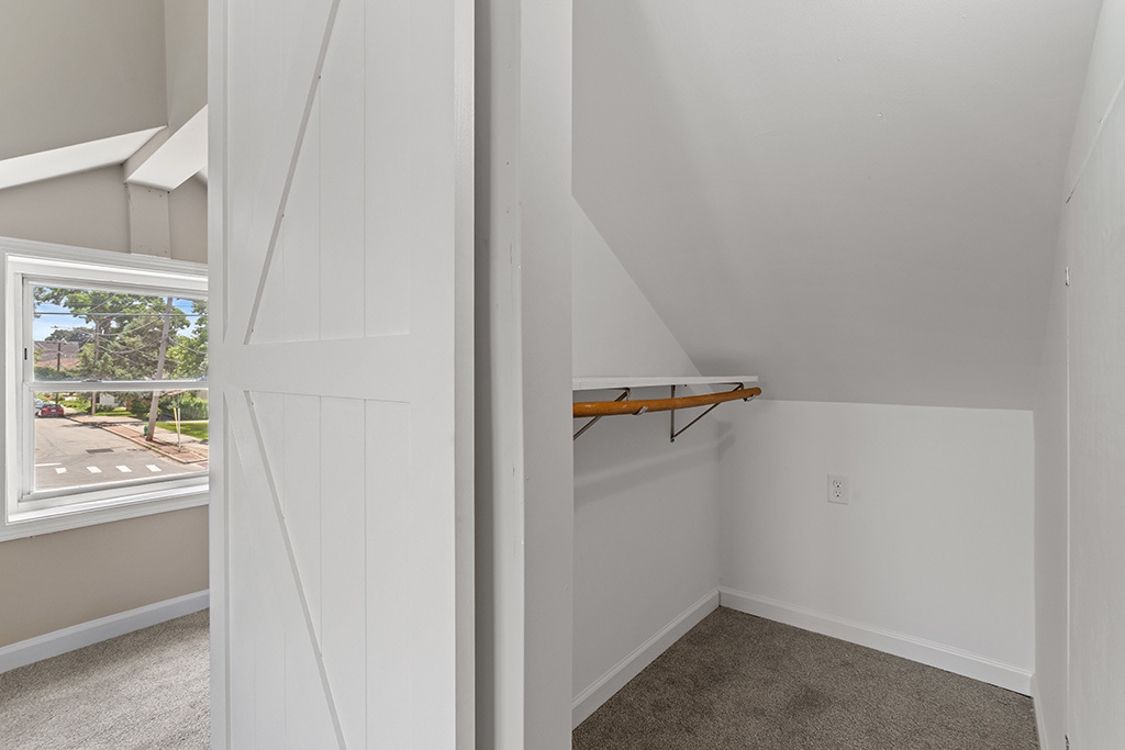 521 McCarthy Road Lemont, IL 60439 - Photo 15 of 36