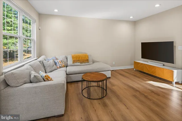 $775,000 | 4 Carey Street, Pennington, NJ 08534