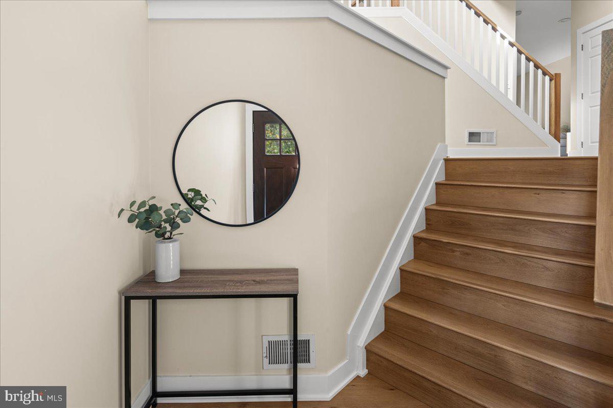 4 Carey Street Pennington, NJ 08534 - Photo 2 of 33 Foyer