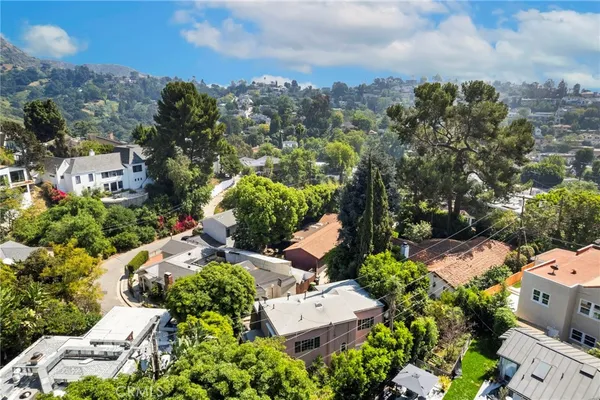a picture of a park with of a building