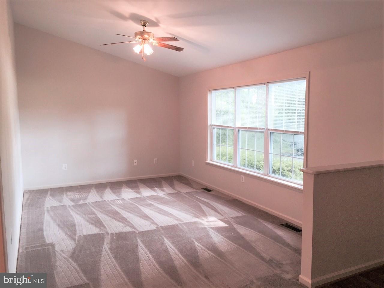 6061 Rockawalkin Road Salisbury, MD 21801 - Photo 5 of 14 Living room