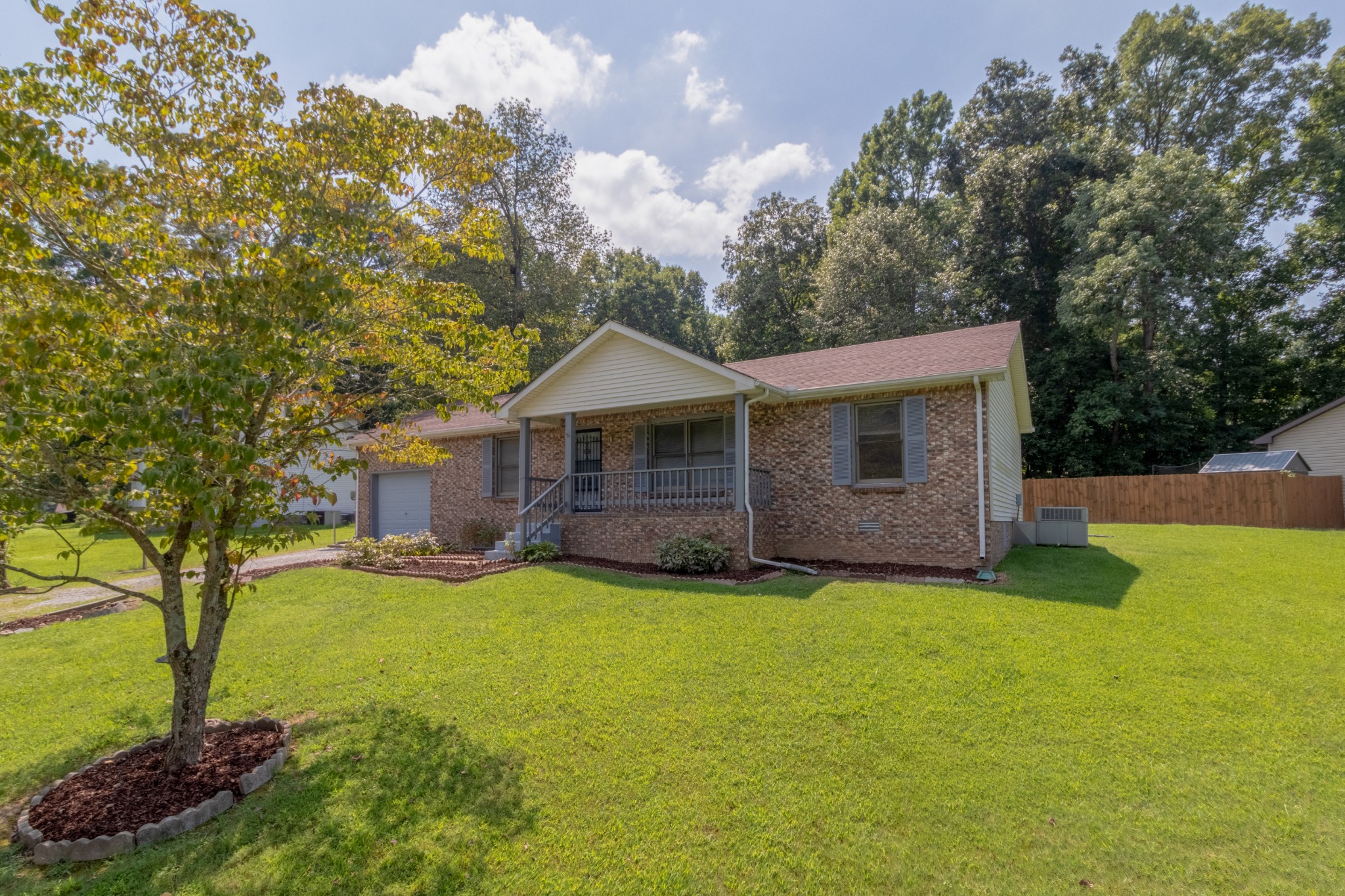 1712 Setter Road Clarksville, TN 37042 - Photo 2 of 26 Gallery Image 2