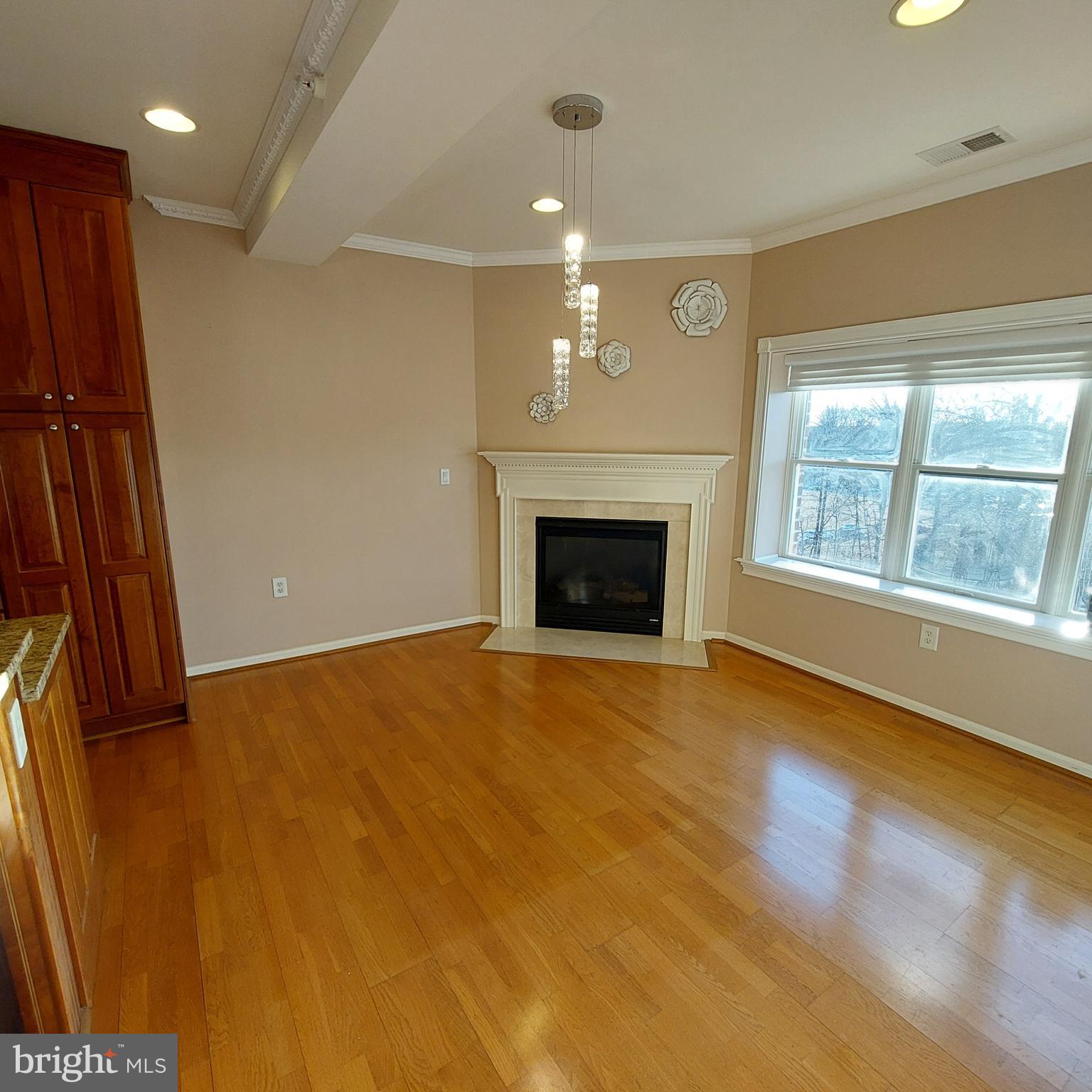12251 Roundwood Road, Unit 807 Lutherville-Timonium, MD 21093 - Photo 7 of 23 Breakfast/Family room with gas fireplace