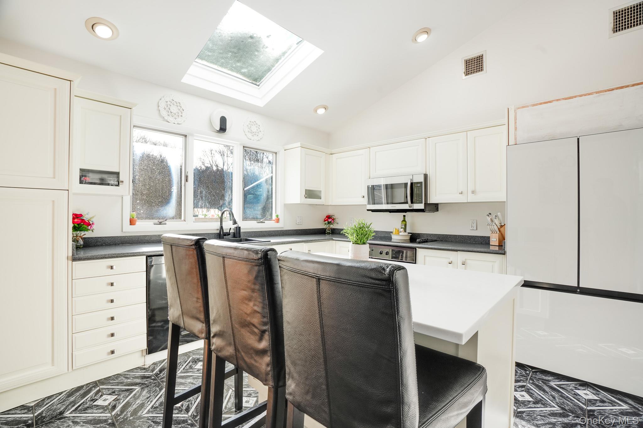 53 Tanager Road Mahopac, NY 10541 - Photo 11 of 43 Eat in kitchen with a central island.