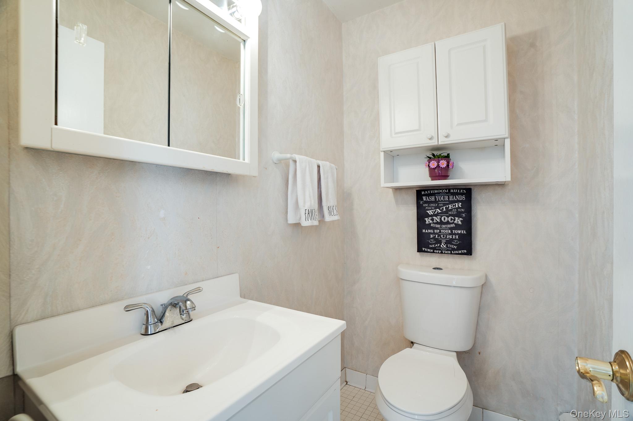 53 Tanager Road Mahopac, NY 10541 - Photo 17 of 43 Half bath within the primary bedroom.