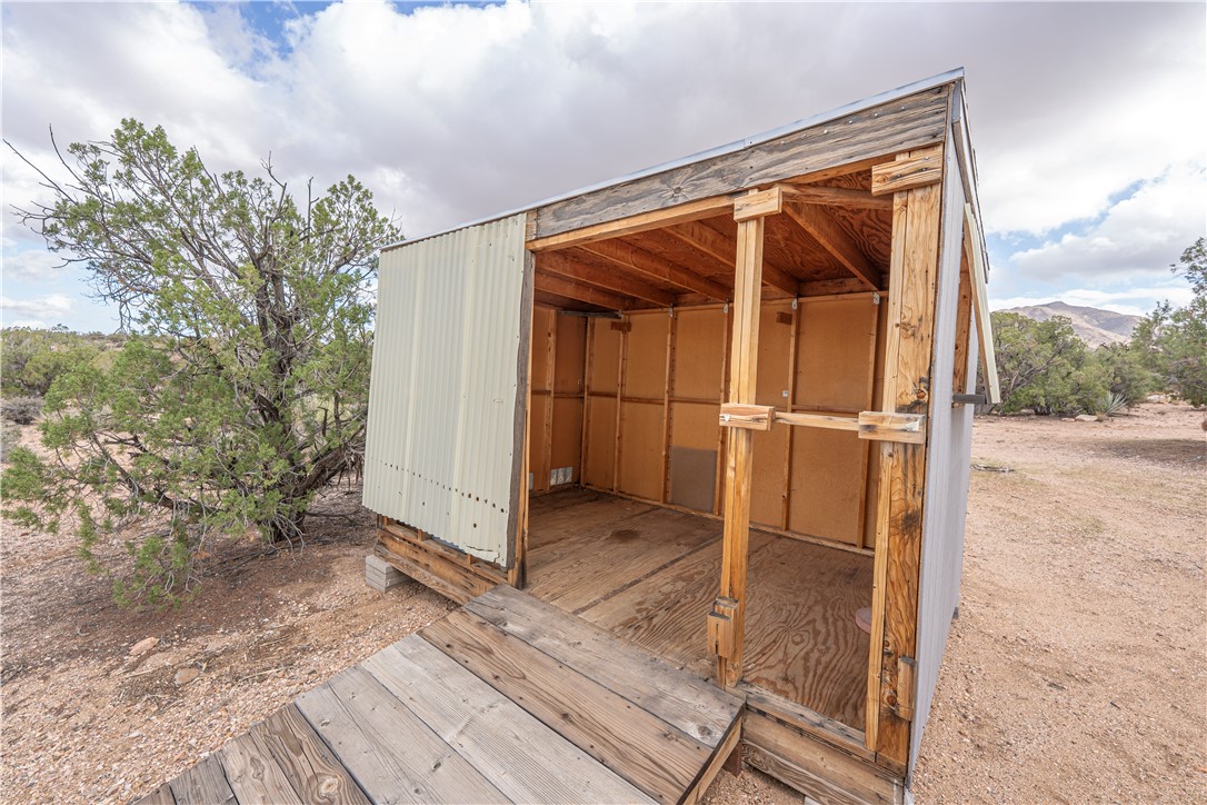 2765 North Silver Springs Road Kingman, AZ 86401 - Photo 11 of 60 a view of a backyard of a house