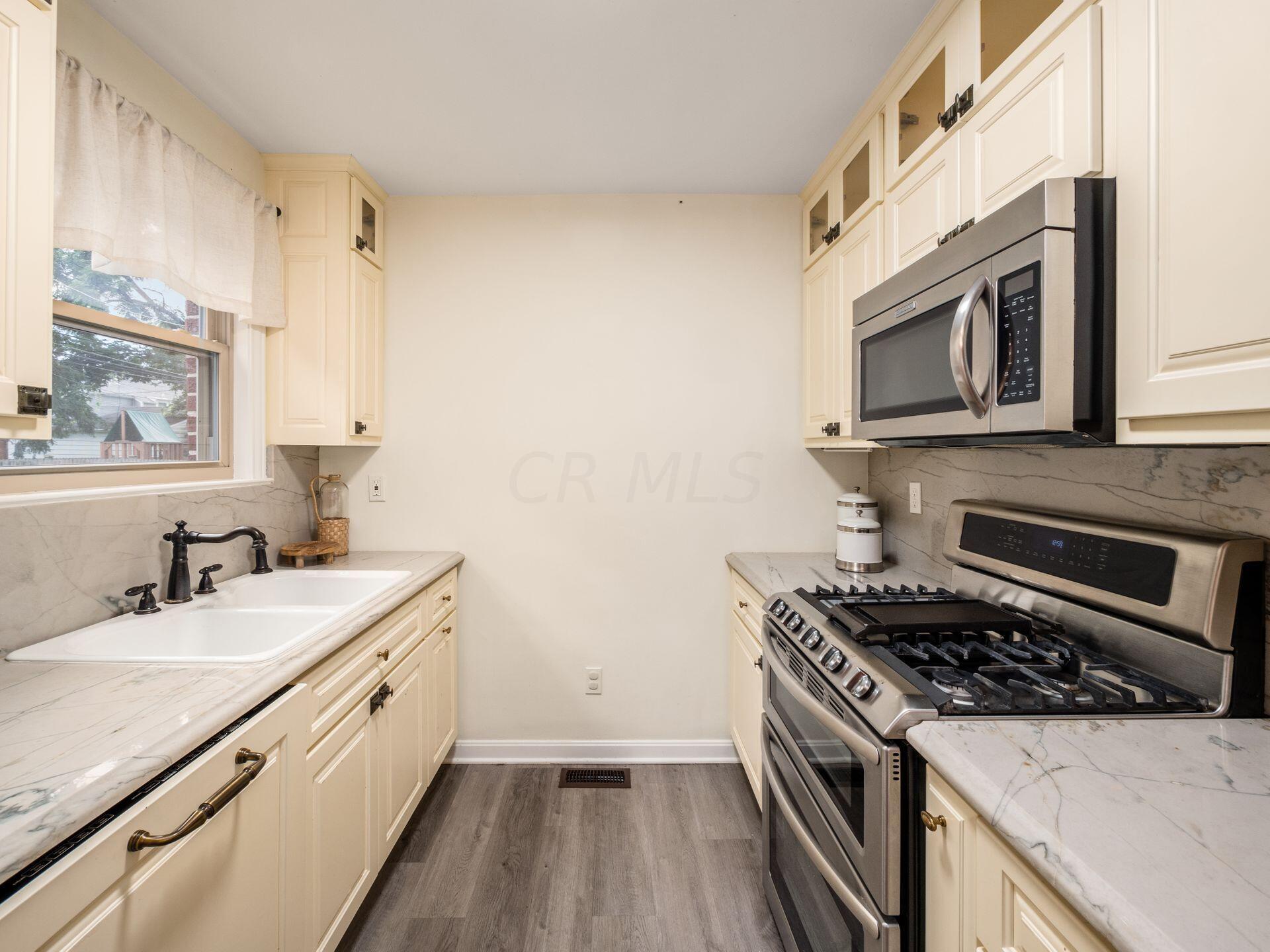 2628 Welsford Road Upper Arlington, OH 43221 - Photo 12 of 31 020_02c48_A 2628 Welsford 061