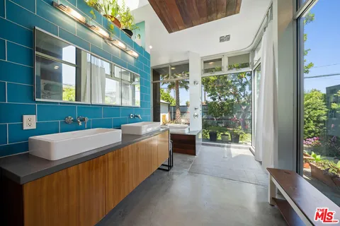 $2,225,000 | 2817 Virginia Avenue, Santa Monica, CA 90404