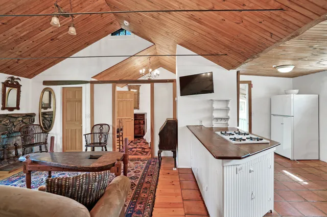 a kitchen that has a stove and a refrigerator