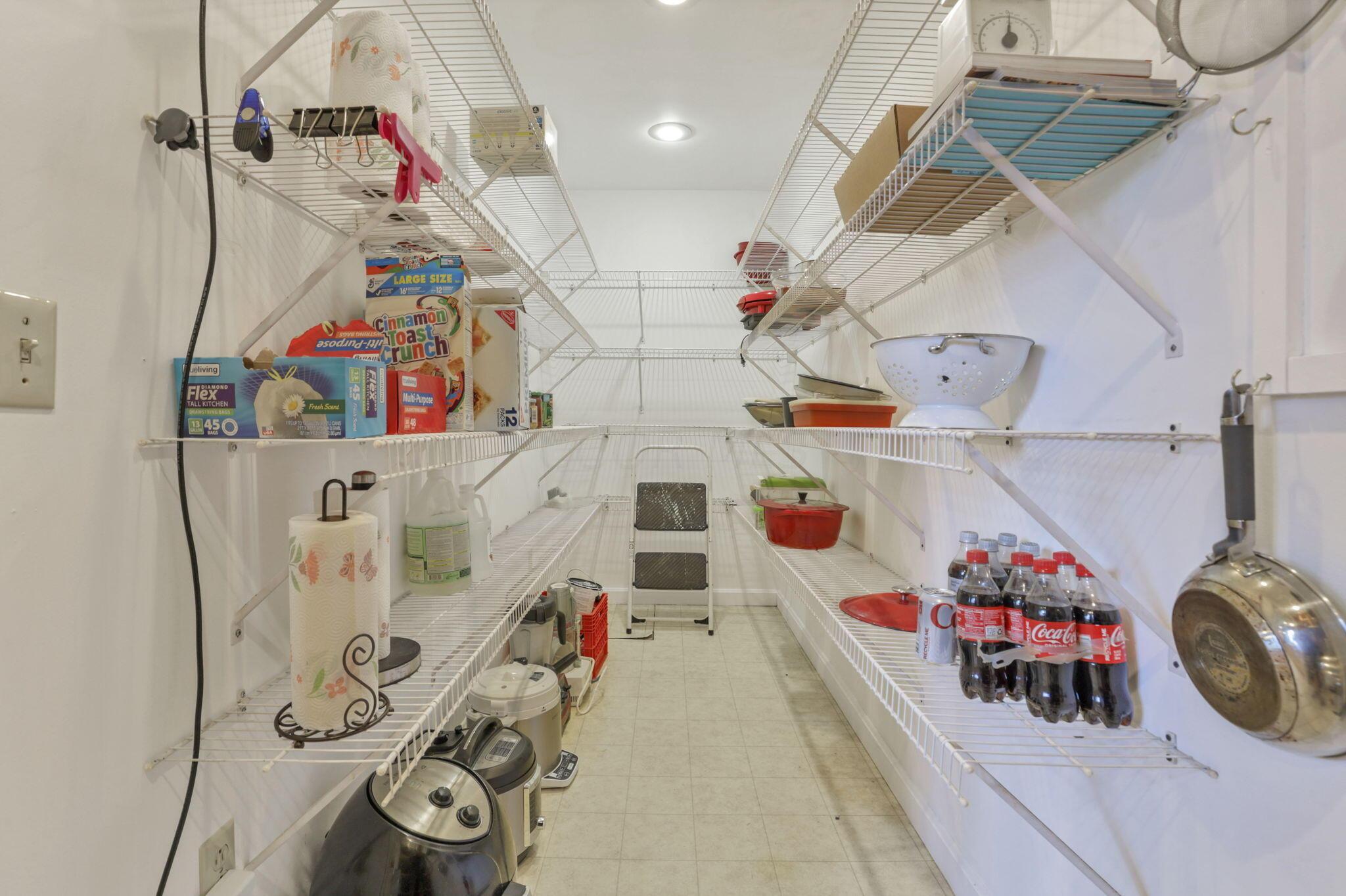 7255 Ridge Road Zanesville, OH 43701 - Photo 30 of 91 Pantry