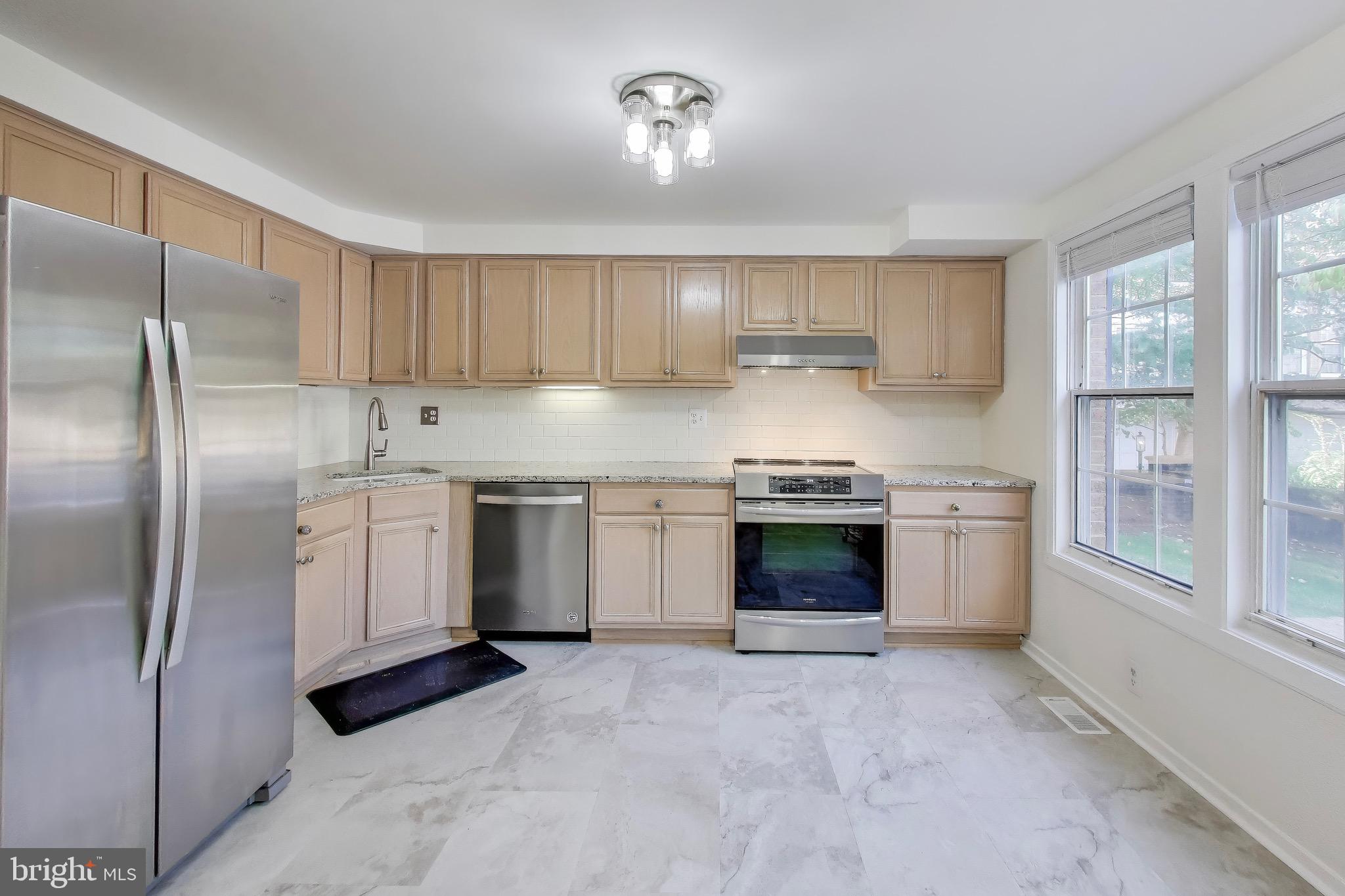 8932 Barrowgate Court Potomac, MD 20854 - Photo 2 of 24