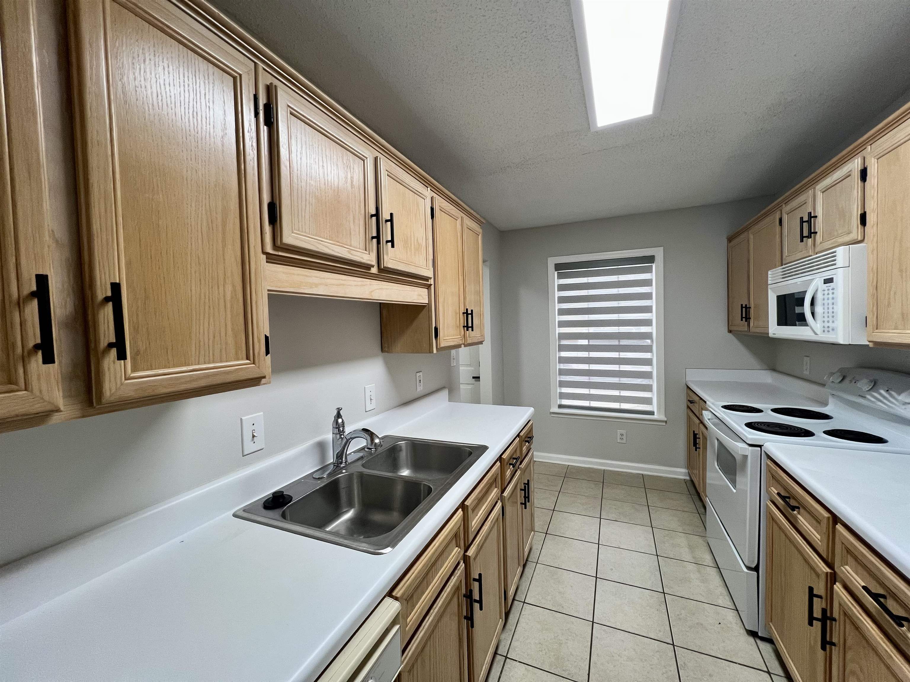 1124 Webber Way Spartanburg, SC 29307 - Photo 4 of 12